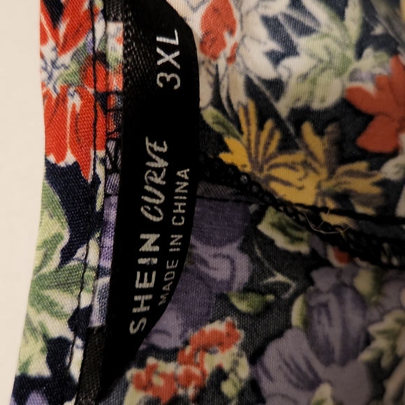 Plus size dress by Shein Curve - Picture 4 of 9